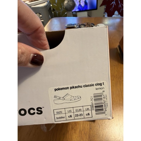 Crocs POKEMON PIKACHU CLASSIC CLOG Shoe size C6 toddler - Picture 5 of 5